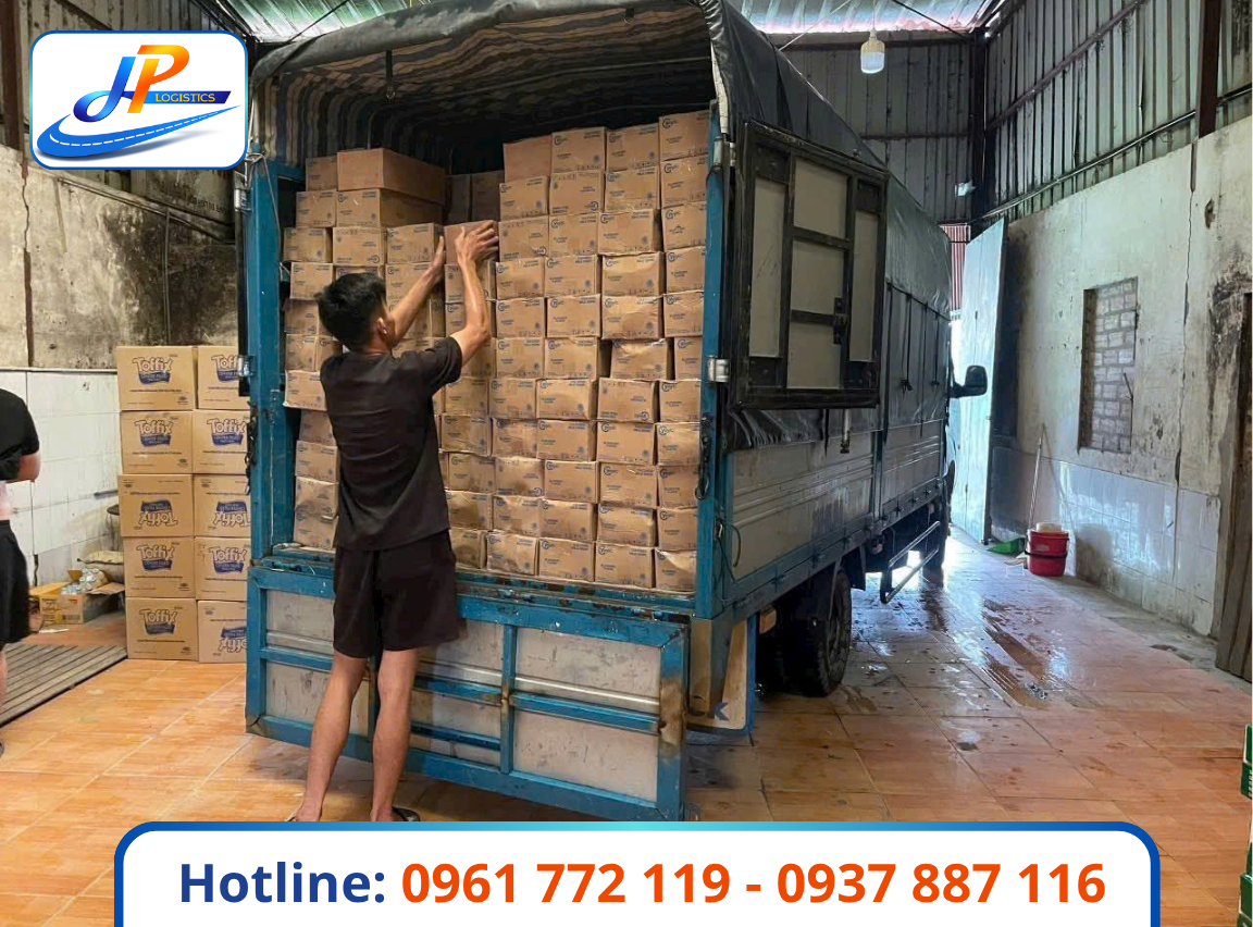 Đội xe tải Vận Chuyển Hàng Giá Rẻ uy tín toàn quốc của Vận Tải Hoàng Phương